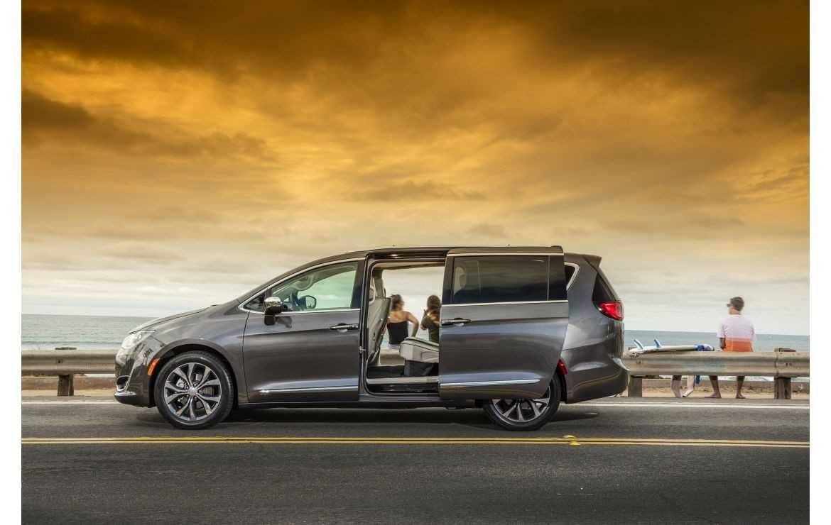 Top ô tô phù hợp với gia đình sử dụng xe lăn