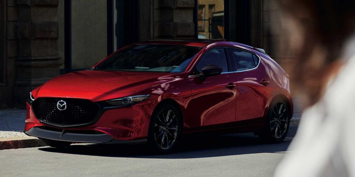 Mazda 3 hatchback vs. Mazda 3 sedan: So sánh và lựa chọn phong cách xe