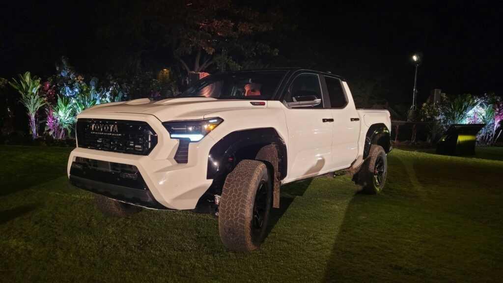 Toyota Tacoma Trailhunter 2024 và TRD Pro ra mắt với lốp 33-inch và sức mạnh hybrid 326 mã lực