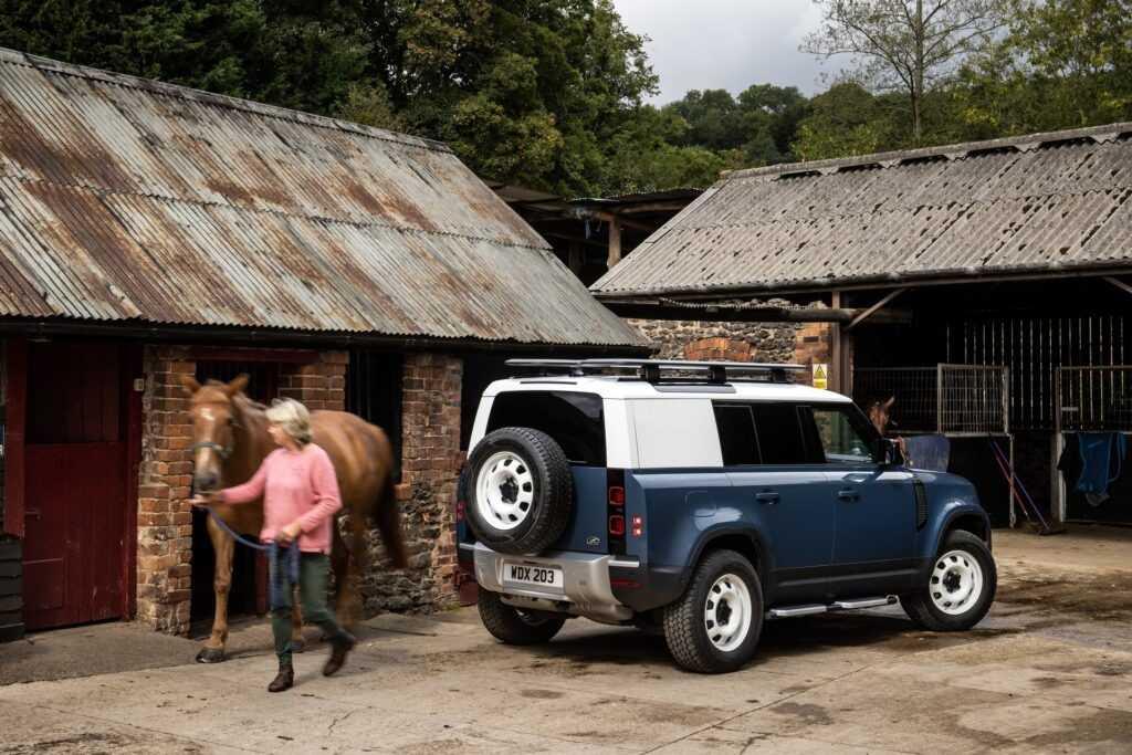 Land Rover Defender 130 Outbound 2024 đầy ấn tượng với động cơ V8 5.0L