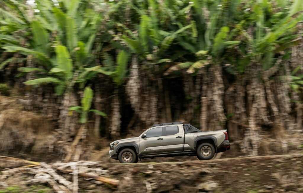 Toyota Tacoma Trailhunter 2024 và TRD Pro ra mắt với lốp 33-inch và sức mạnh hybrid 326 mã lực
