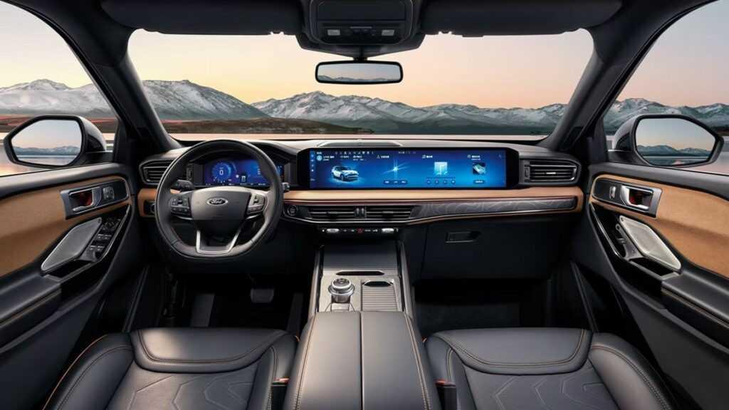 Ford Explorer Kunlun Peak Edition: Chiếc xe sang trọng và khả năng vượt địa hình siêu đỉnh