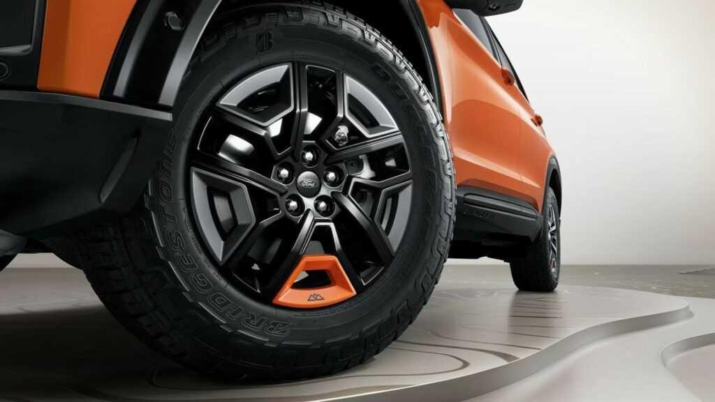 Ford Explorer Kunlun Peak Edition: Chiếc xe sang trọng và khả năng vượt địa hình siêu đỉnh