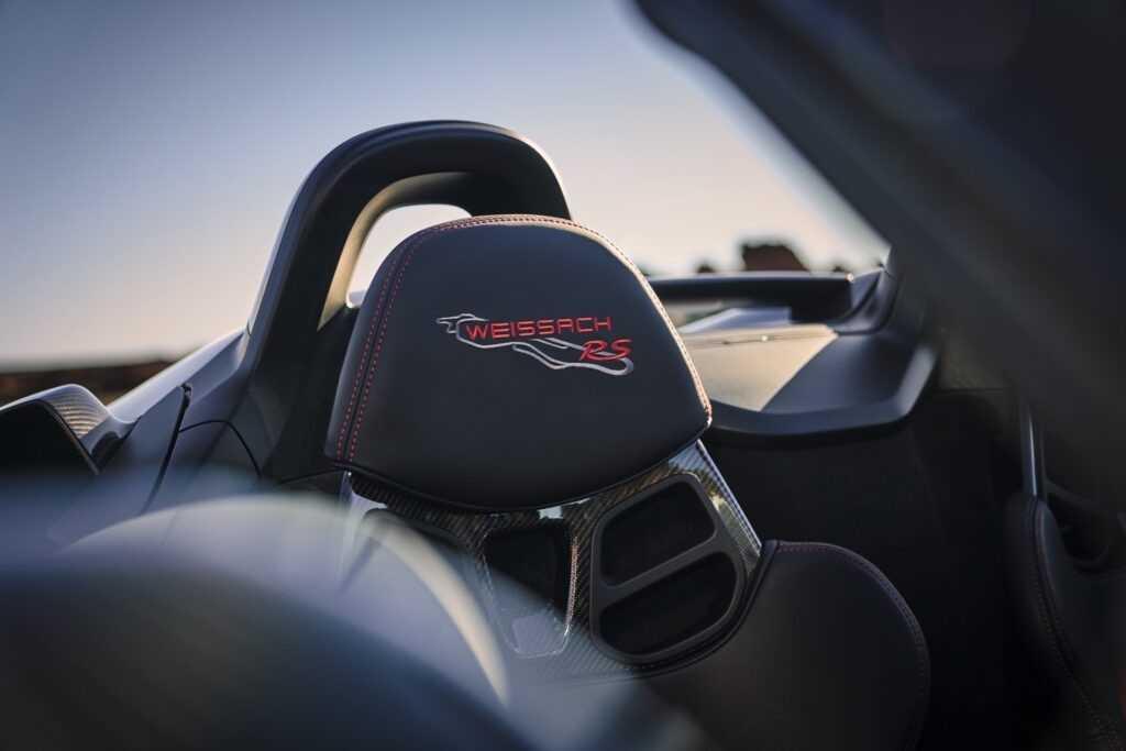 Porsche 718 Spyder RS 2024: Siêu xe mui trần dùng động cơ đốt trong 