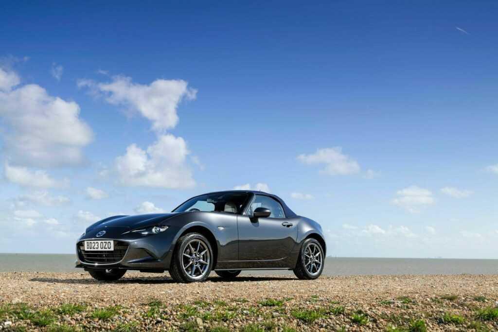 Mazda MX-5 Kizuna 2023 trình làng Anh Quốc với mui xe đặc biệt