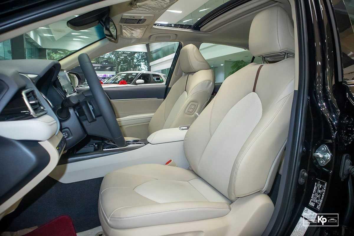 Giá xe Toyota Camry yyyy: Ưu đãi đặc biệt tháng 12/2025