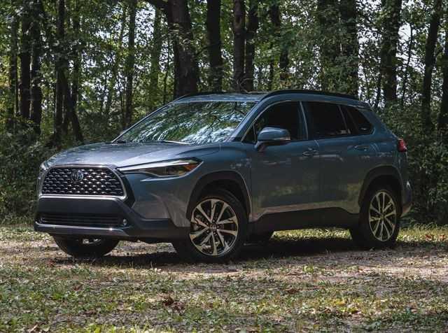 Giá xe Toyota Corolla Cross 2025: Ưu đãi đặc biệt tháng 12/2025