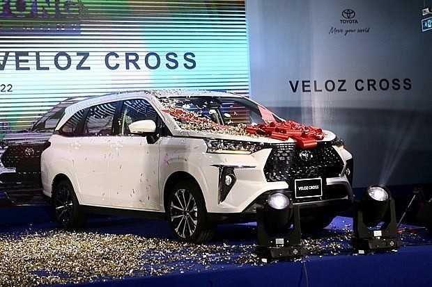 Giá xe Toyota Veloz Cross 2025: Ưu đãi đặc biệt tháng 12/2025