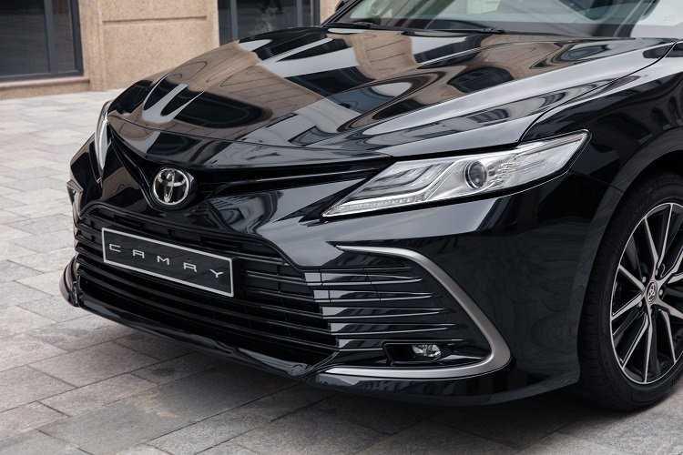 Giá xe Toyota Camry yyyy: Ưu đãi đặc biệt tháng 12/2025