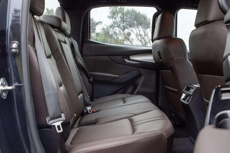 Giá xe Mazda BT-50 2025: Ưu đãi đặc biệt tháng 12/2025