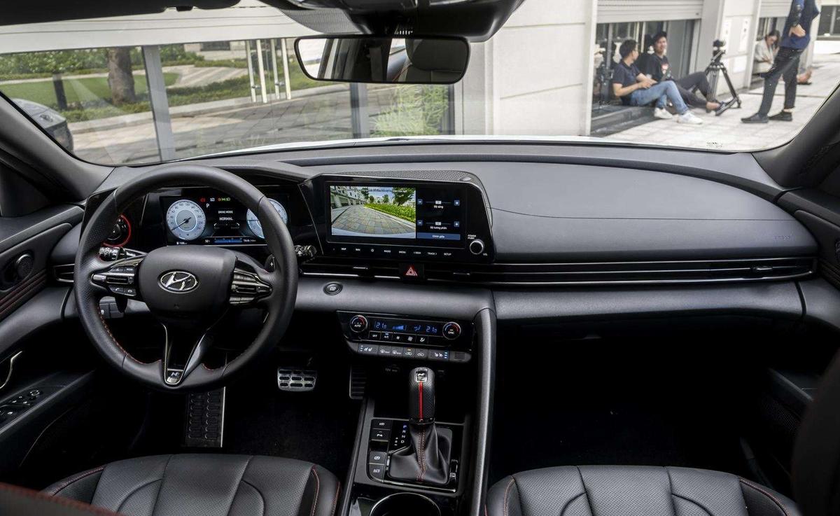 gia-xe-hyundai-elantra-cap-nhat-moi-nhat