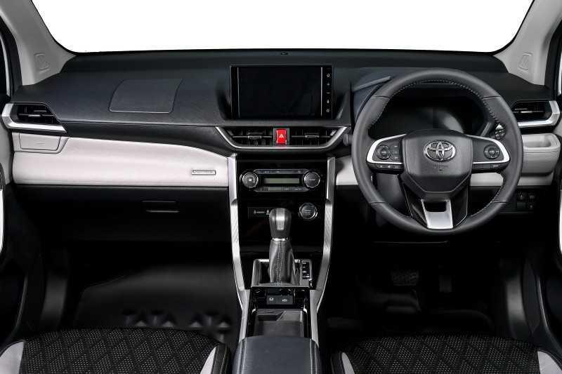 Giá xe Toyota Veloz Cross 2025: Ưu đãi đặc biệt tháng 12/2025