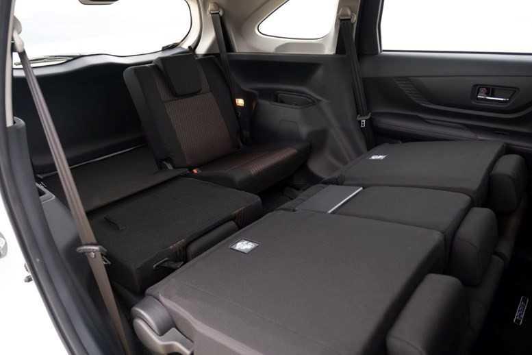 Giá xe Toyota Avanza Premio yyyy: Ưu đãi đặc biệt tháng 12/2025