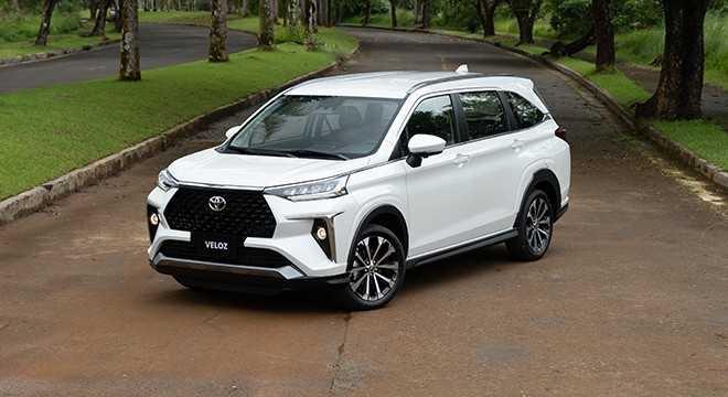 Giá xe Toyota Veloz Cross 2025: Ưu đãi đặc biệt tháng 12/2025