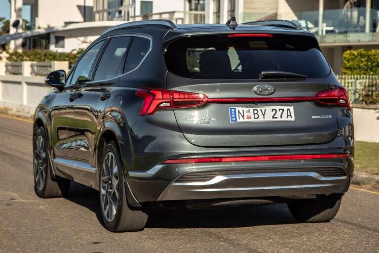 Giá xe Hyundai SantaFe 2025: Ưu đãi đặc biệt tháng 12/2025