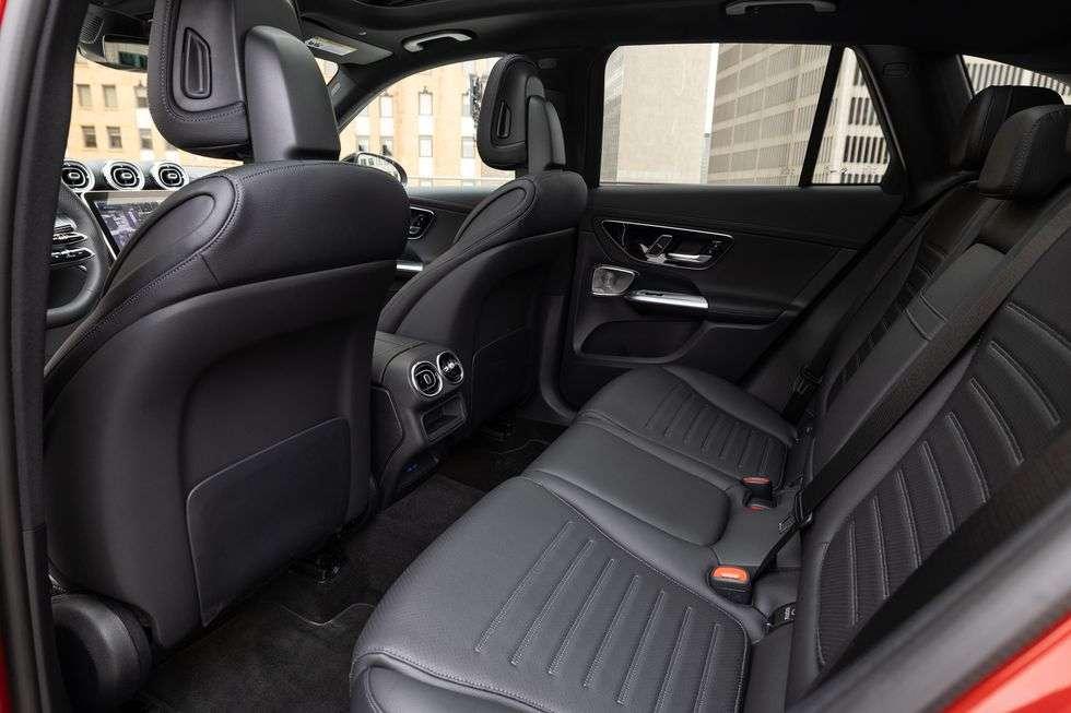 Giá xe Mercedes GLC 2025: Ưu đãi đặc biệt tháng 12/2025