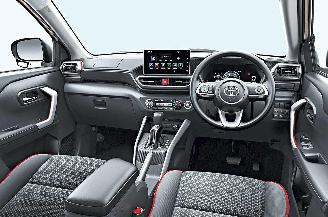 Giá xe Toyota Raize yyyy: Ưu đãi đặc biệt tháng 12/2025