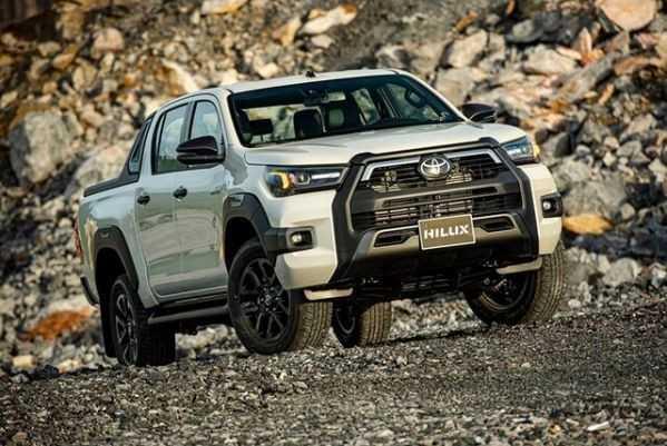 Giá xe Toyota Hilux 2025: Ưu đãi đặc biệt tháng 12/2025