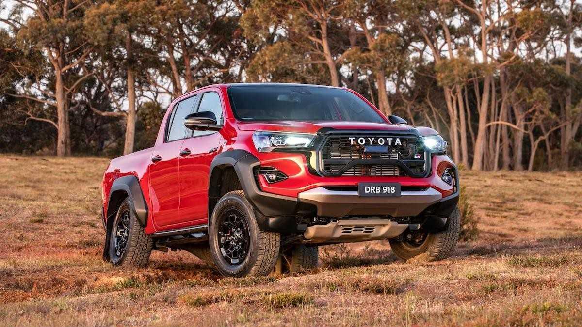 Giá xe Toyota Hilux 2025: Ưu đãi đặc biệt tháng 12/2025