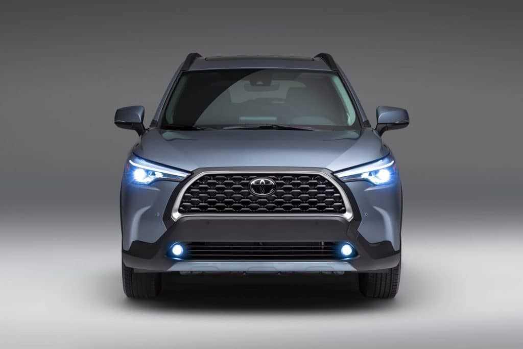 Giá xe Toyota Corolla Cross 2025: Ưu đãi đặc biệt tháng 12/2025