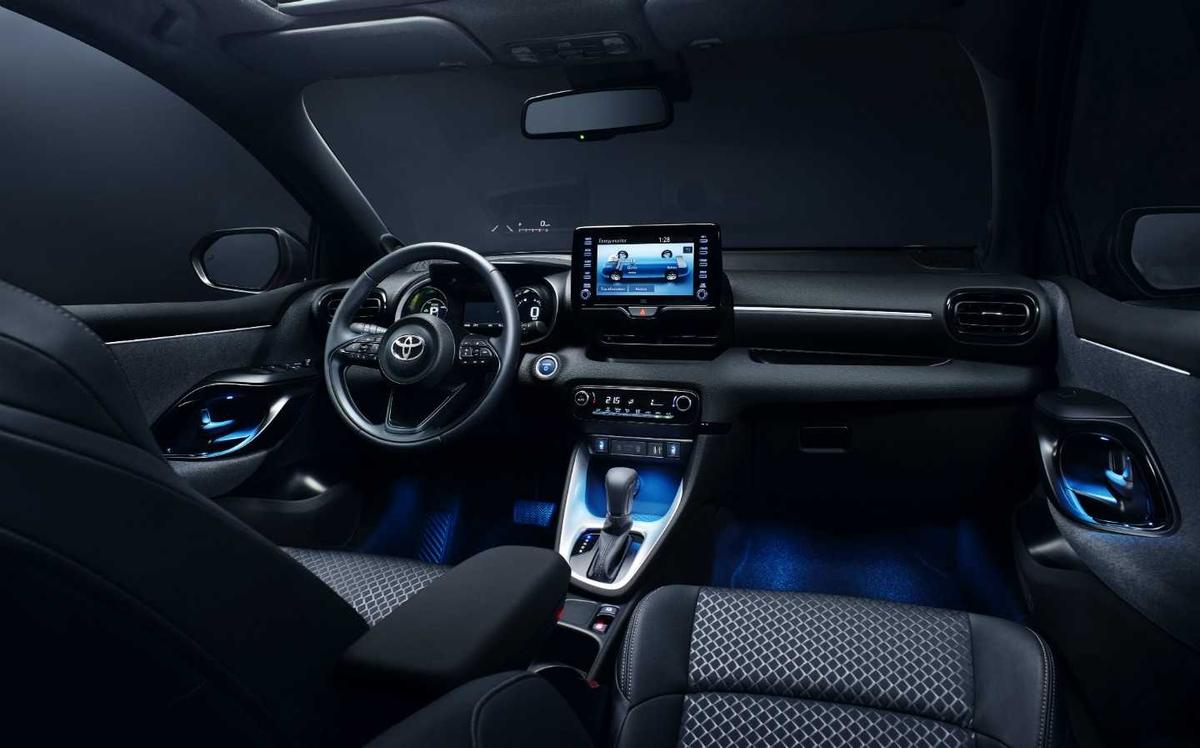 Giá xe Toyota Yaris 2025: Ưu đãi đặc biệt tháng 12/2025