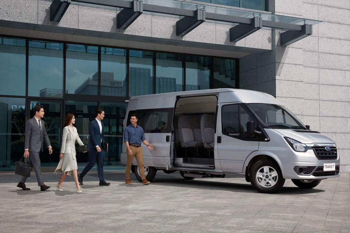 gia-xe-ford-transit