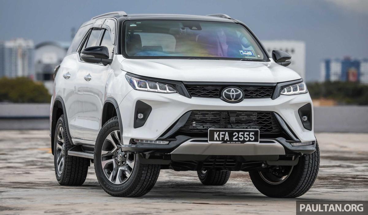Giá xe Toyota Fortuner 2025: Ưu đãi đặc biệt tháng 12/2025