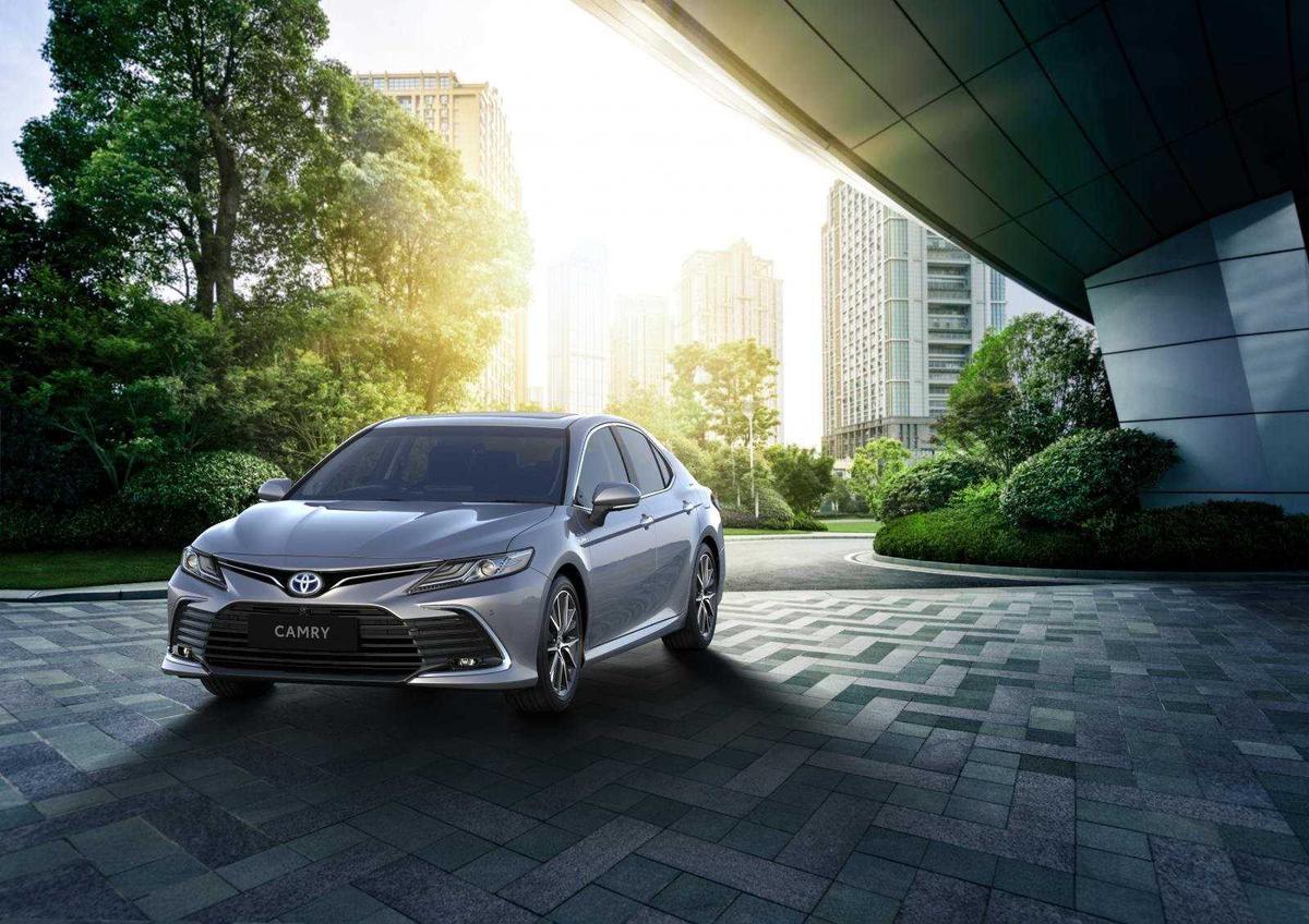 Giá xe Toyota Camry yyyy: Ưu đãi đặc biệt tháng 12/2025