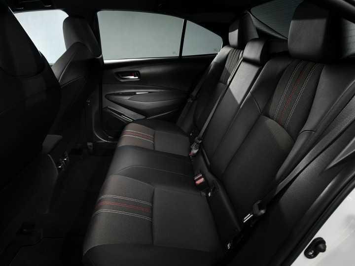 Giá xe Toyota Corolla Altis 2025: Ưu đãi đặc biệt tháng 12/2025