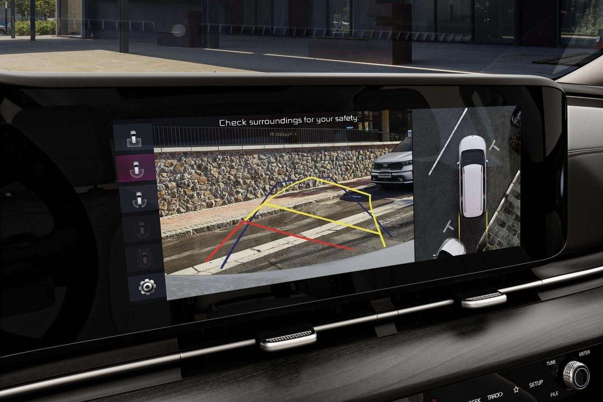 Giá xe KIA Carnival 2025: Ưu đãi đặc biệt tháng 12/2025