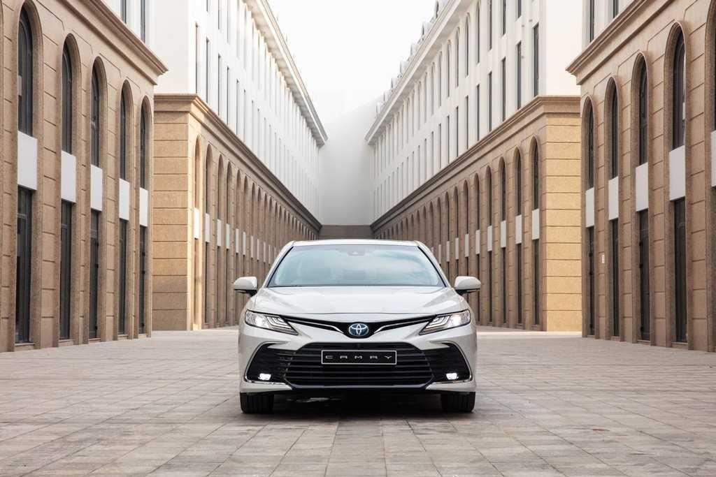 Giá xe Toyota Camry yyyy: Ưu đãi đặc biệt tháng 12/2025
