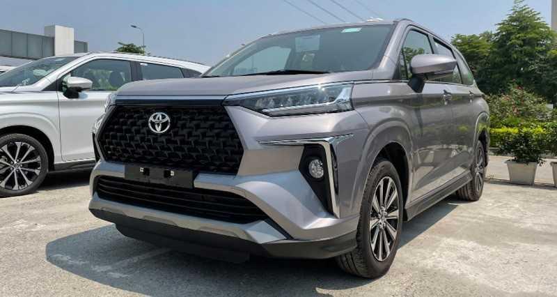 Giá xe Toyota Veloz Cross 2025: Ưu đãi đặc biệt tháng 12/2025