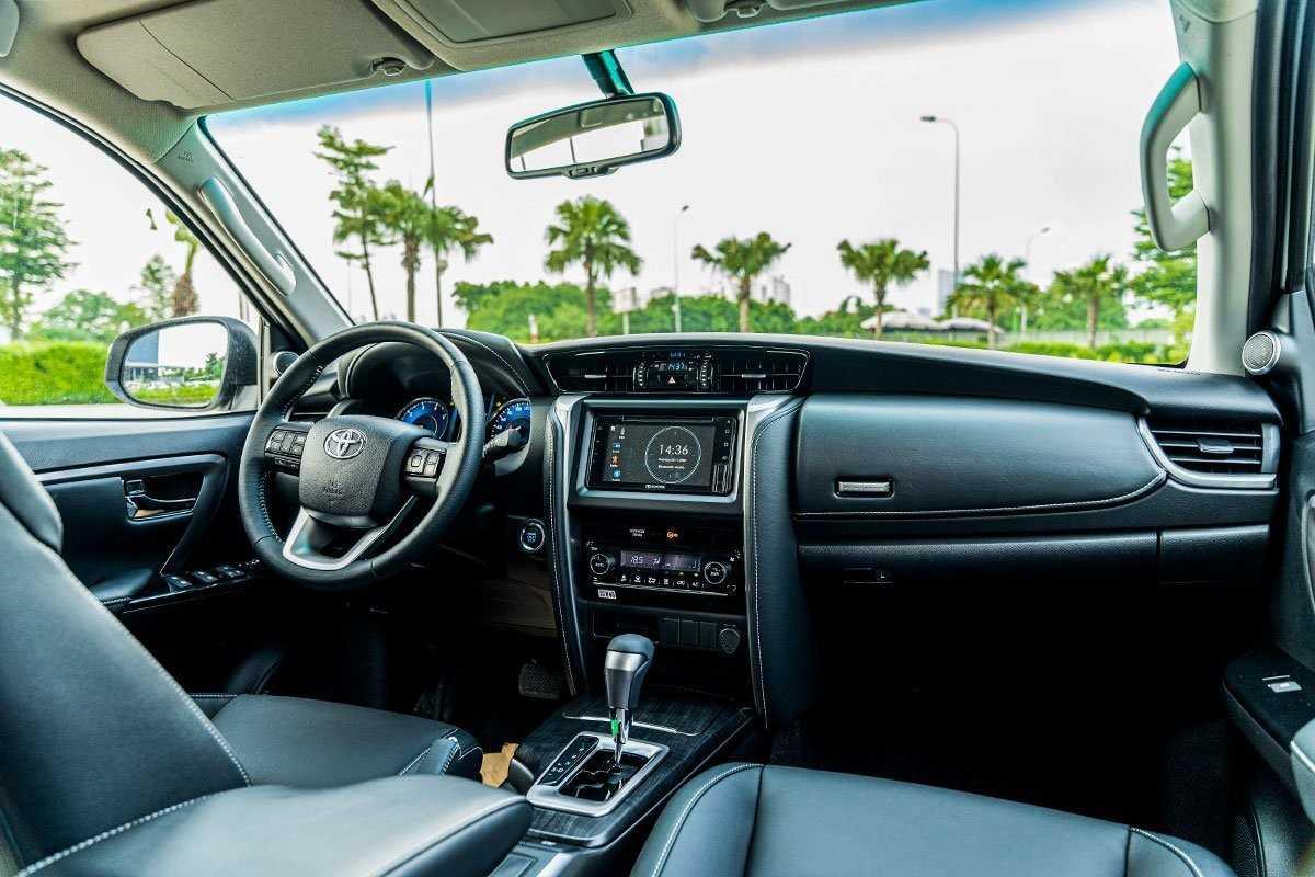 Giá xe Toyota Fortuner 2025: Ưu đãi đặc biệt tháng 12/2025