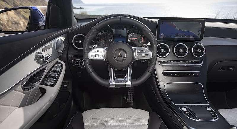 Giá xe Mercedes GLC Coupe 2025: Ưu đãi đặc biệt tháng 12/2025