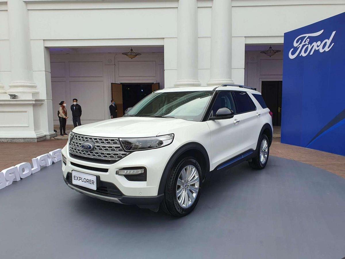 Giá xe Ford Explorer 2025: Ưu đãi đặc biệt tháng 12/2025