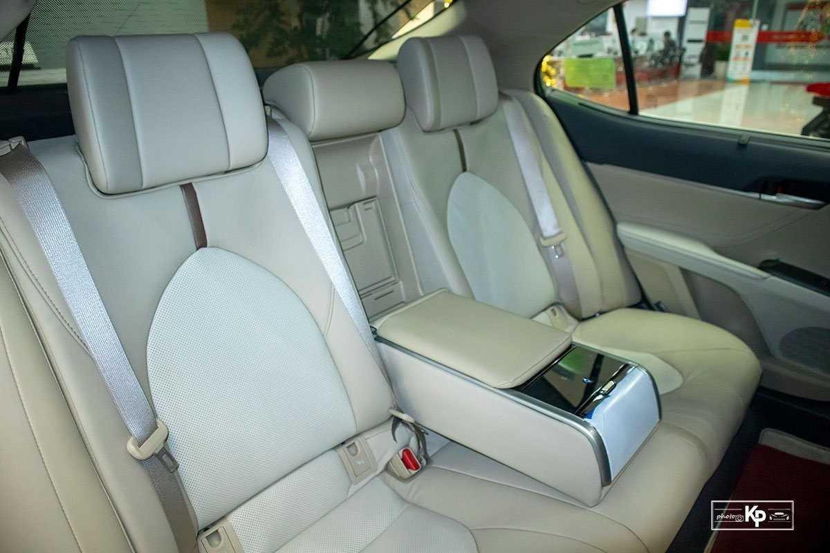 Giá xe Toyota Camry yyyy: Ưu đãi đặc biệt tháng 12/2025