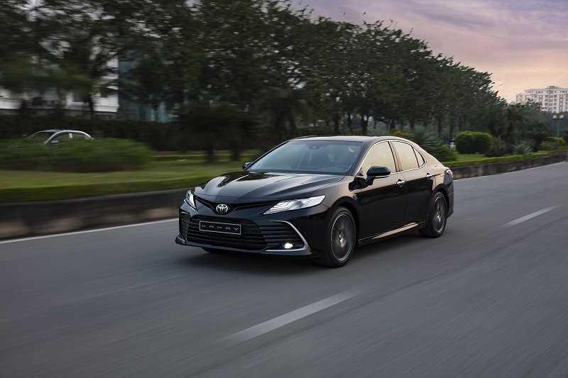 Giá xe Toyota Camry yyyy: Ưu đãi đặc biệt tháng 12/2025