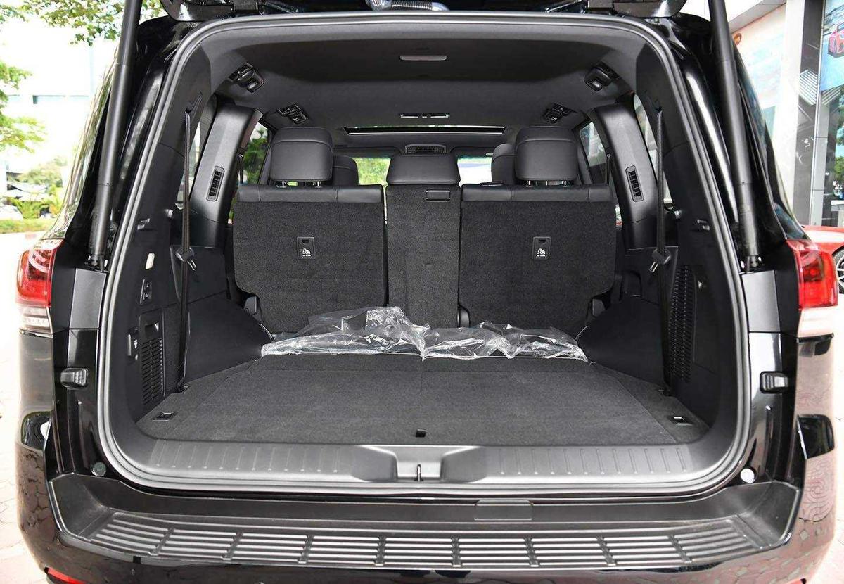 Ưu đãi đặc biệt: Bảng giá xe Toyota Land Cruiser tháng 12/2025