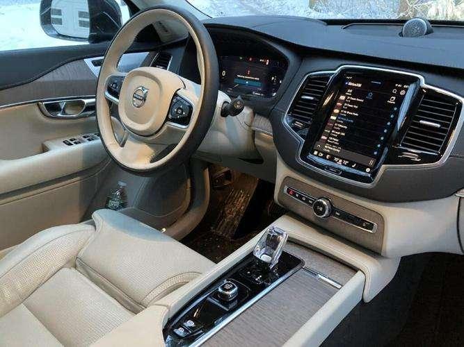 Giá xe Volvo XC90 2025: Ưu đãi đặc biệt tháng 12/2025