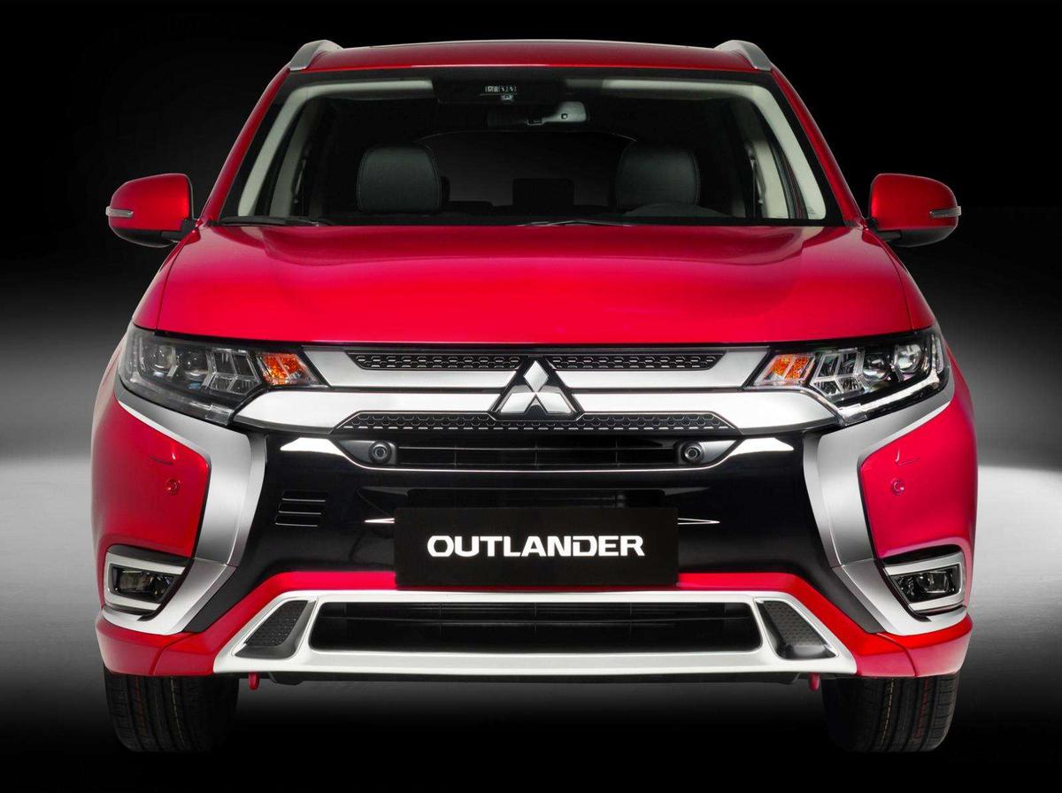 gia-xe-mitsubishi-outlander-yyyy-uu-dai-dac-biet-thang-mmyyyy