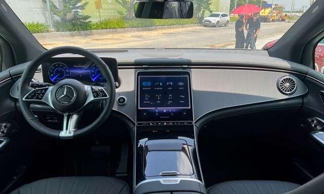 gia-xe-mercedes-benz-eqe-500-4matic-suv-cap-nhat-moi-nhat