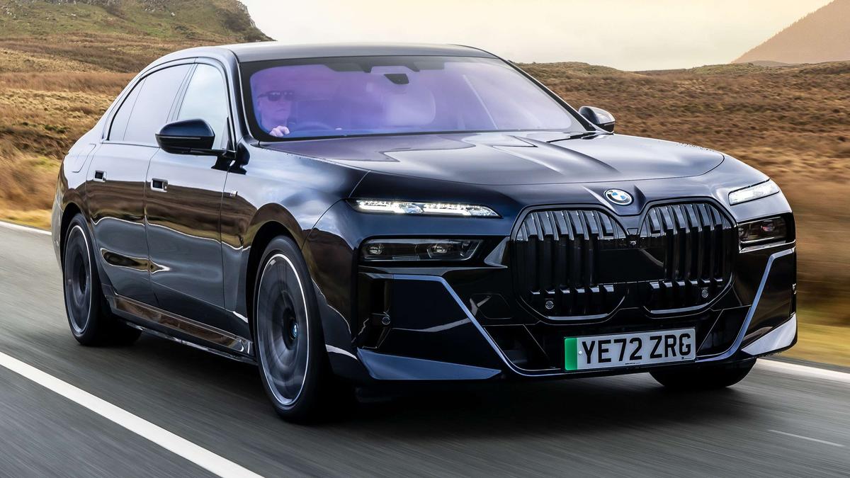 Giá xe BMW i7 2025: Ưu đãi đặc biệt tháng 12/2025