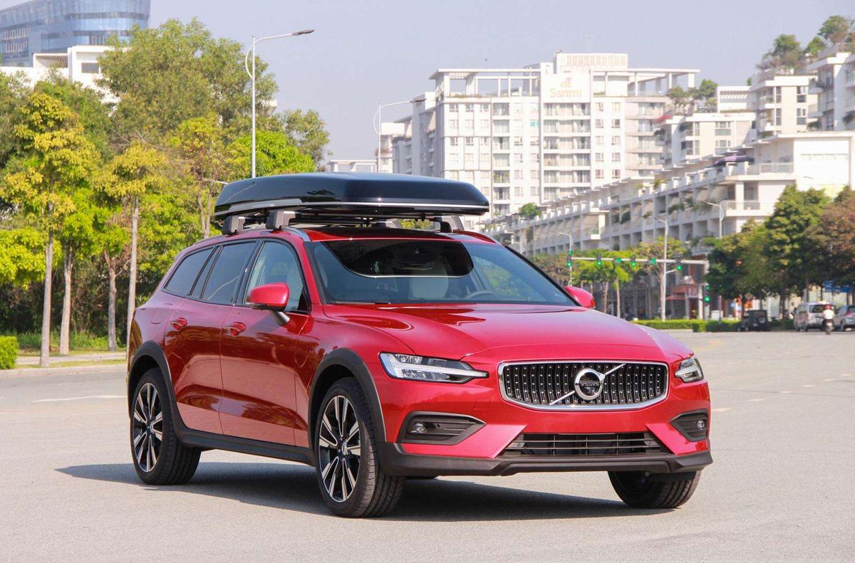 Giá xe Volvo V60 2025: Ưu đãi đặc biệt tháng 12/2025