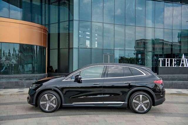 gia-xe-mercedes-benz-eqe-500-4matic-suv-cap-nhat-moi-nhat