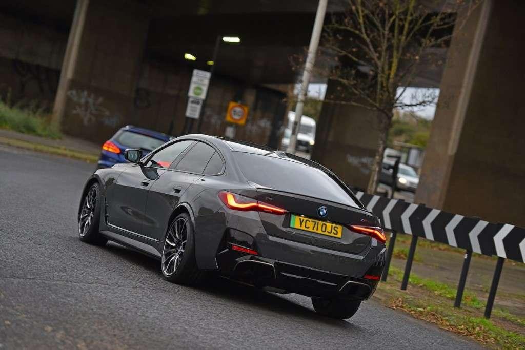 Giá xe BMW i4 2025: Ưu đãi đặc biệt tháng 12/2025