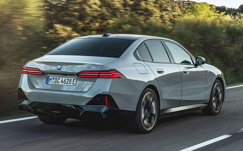 Giá xe BMW 5 Series 2025: Ưu đãi đặc biệt tháng 12/2025