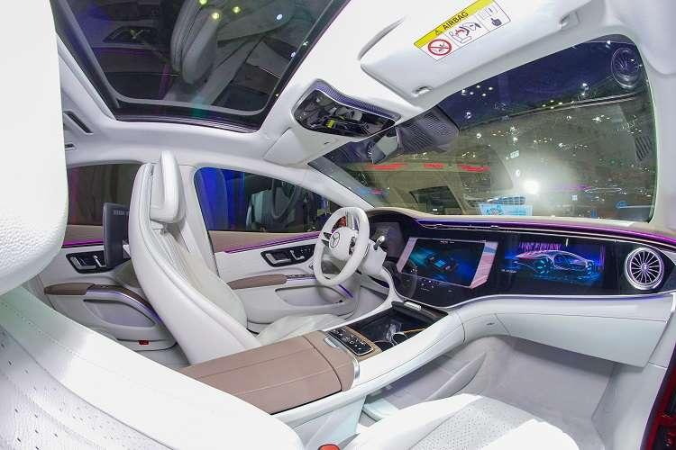 gia-xe-mercedes-benz-eqs-cap-nhat-moi-nhat