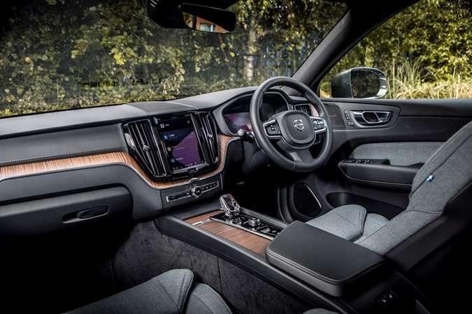 Giá xe Volvo XC60 2025: Ưu đãi đặc biệt tháng 12/2025