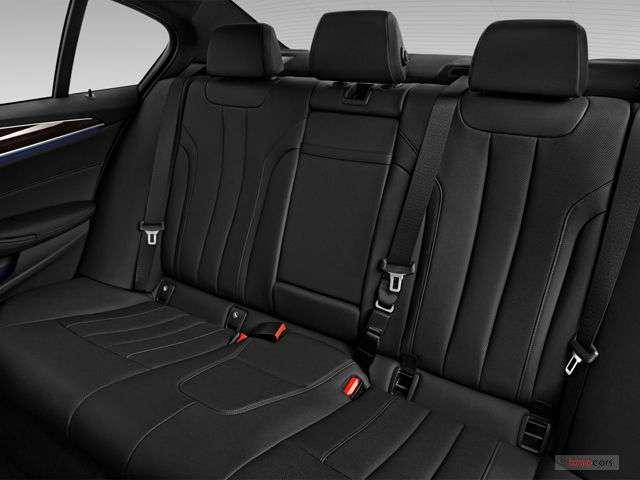 Giá xe BMW 5 Series 2025: Ưu đãi đặc biệt tháng 12/2025