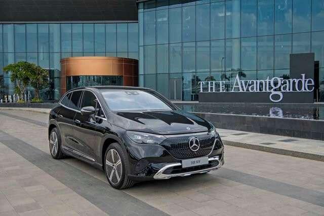 gia-xe-mercedes-benz-eqe-500-4matic-suv-cap-nhat-moi-nhat